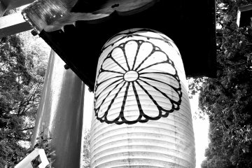<p>Large lantern at the shrine gate</p>