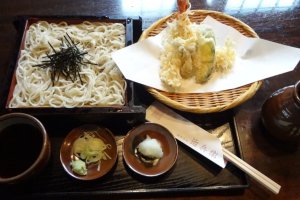 Cold soba with an assortment of tempura is 1680 yen
