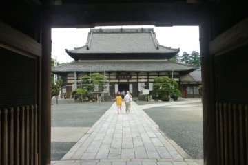 Toyokawa Inari, main Buddhist hall