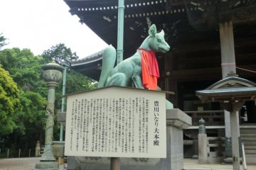 Fox Deities can be seen all over Toyokawa Inari