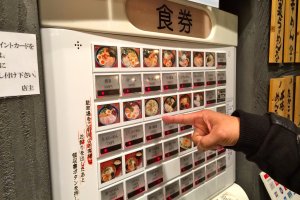 I love the convenience of the ticket vending machine to place your ramen order.