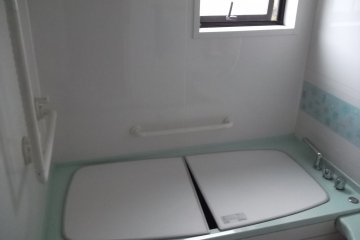 <p>The bath is covered to keep the water hot</p>