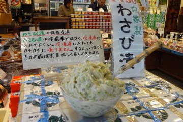 Wasabi is usually grated and used for sashimi and sushi. But there is another way to enjoy it. When preserved in sake remains, it becomes a nice snack while drinking!