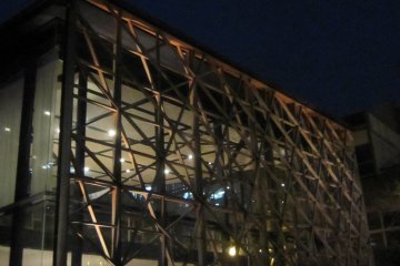 <p>Hemp-leaves patterned wooden lattice covers the glass building, which was designed by the architect, Mr. Kengo Kuma, who renovated the Kabuki-za in Ginza</p>
