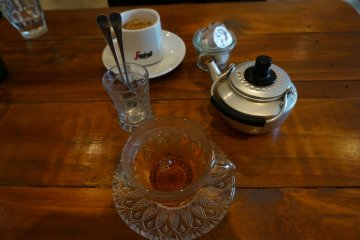 <p>Tea and coffee after our meal. I was very happy to be able to enjoy a very nice cup of coffee, as I really don&#39;t like bad coffee after a nice meal (unfortunately it happens in some restaurants).</p>