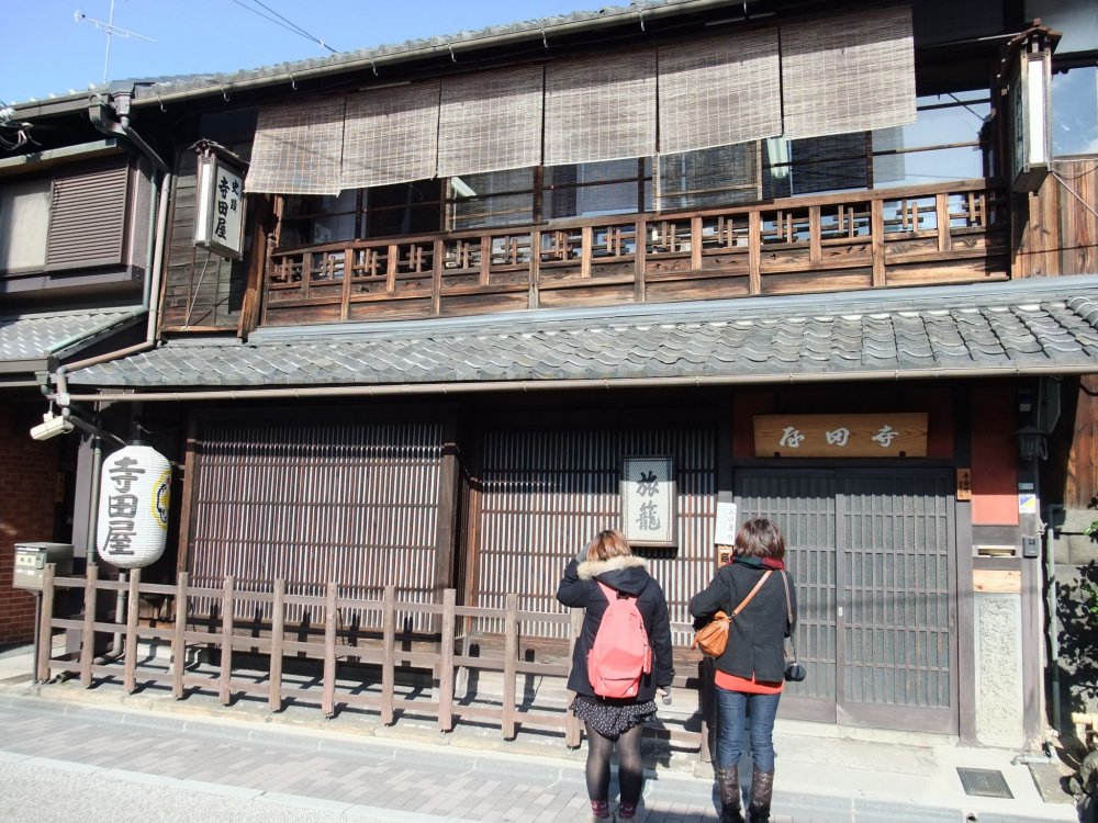 Front view of Teradaya Inn. Two young Ryoma fans are looking up at it