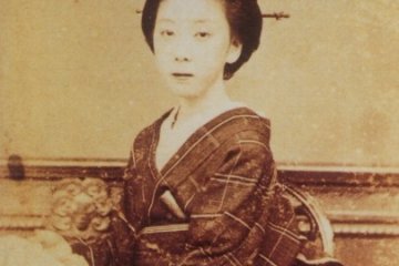 <p>Ryoma&#39;s wife, Oryo. Very beautiful lady. She ran to Ryoma naked to inform him the coming danger when over 100 policemen surrounded Teradaya Inn to capture Ryoma</p>
