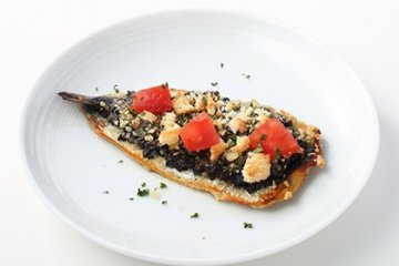 <p>&quot;ปลาซาร์ดีนย่างโรยด้วยมะกอกดำ&quot; ทานคู่กับข้าวสวยร้อนๆ 219kcal</p>