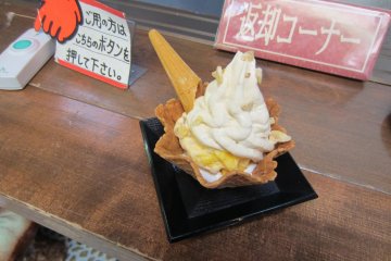 <p>ไอศกรีมผลไม้ราคา 350 เยน นอกจากสดใหม่และอร่อยล้ำ ยังกินได้หมดทุกคำโดยไม่เหลือขยะ</p>