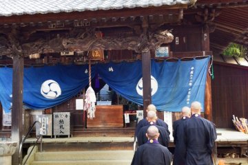 Priests chanting at Eifuki-ji