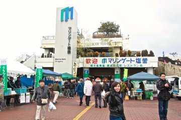 <p>บริเวณด้านหน้าของ Shiogama Marine Gate ในวันเทศกาลWinter Tanabata</p>