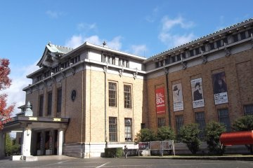 <p>The Municipal Museum of Art</p>