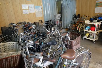 <p>ทางร้านจักรยานให้เลือกหลายแบบ ราคาขึ้นอยู่กับประเภทของจักรยาน สนนราคาถูกมากๆ&nbsp;</p>