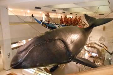<p>การล่าวาฬในอดีต</p>