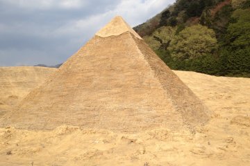 <p>Pyramids of Ginza</p>