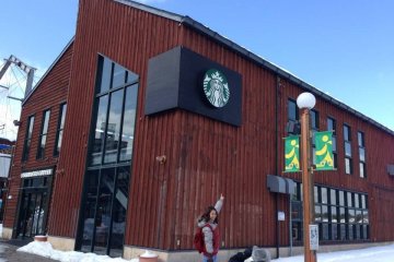 <p>ในที่สุดผมและเพื่อนก็ปฏิบัติภารกิจตามหาร้าน Starbuck ริมอ่าวฮาโกดาเตะเจอจนได้ครับ :)</p>