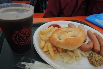 <p>Sausage plate and black beer</p>