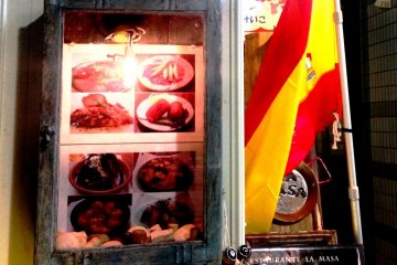 <p>Spanish restaurants give an international flair to this chic shopping and eating street.</p>