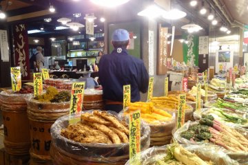 <p>Lots of pickle shops at&nbsp;Kyoto&#39;s famous Nisihiki Markets.</p>