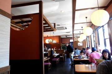 <p>Inside the restaurant &#39;Wataru&#39;. As the counter is spacious, an old man in a wheelchair was having lunch without any problems when we were there</p>