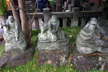 <p>A unique style of Buddhist statuary&nbsp;</p>