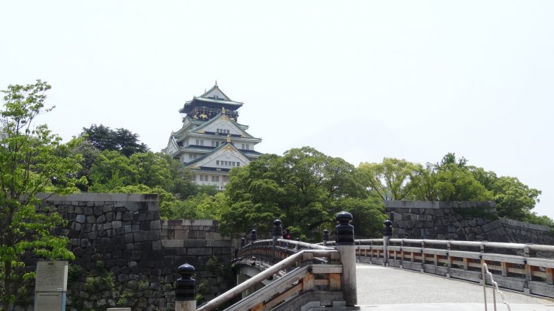 <p>ปราสาทโอซาก้า เป็นปราสาทที่มีชื่อเสียงที่สุดในญี่ปุ่น</p>