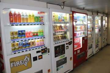 There is no shortage of drinks on board the Tokyo Wan Ferry. Grab a soda, beer, or chu-hi from these convenient vending machines.