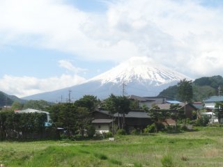 ชมวิวงามๆ ของภูเขาฟูจิจากรถไฟสายฟูจิกิวโกะ