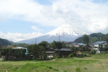 <p>ชมวิวงามๆ ของภูเขาฟูจิจากรถไฟสายฟูจิกิวโกะ</p>