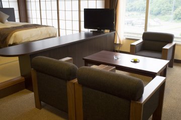 <p>The living room/smoking lounge area of the Konatsui room</p>