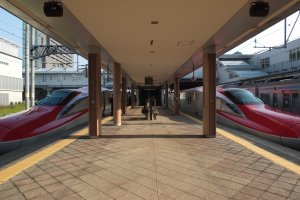 JR East Akita Shinkansen จอดเทียบสถานีอยู่ที่สถานี Akita