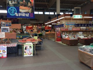 The Maizuru&nbsp;Port Fish Markets (Toretore Ichiba in Japanese) are housed in a warehouse like building a short drive or bus ride from Nishi Maizuru&nbsp;Railway Station