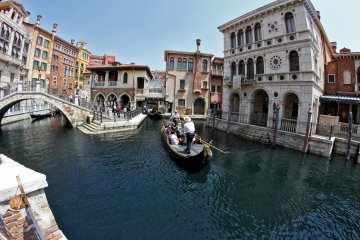 <p>The beautiful gondola ride is great for both couples and families.&nbsp;</p>