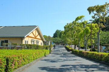 <p>The main entrance to Shiroyama Park located in the city of Tateyama, Chiba prefecture. Free parking is available.</p>