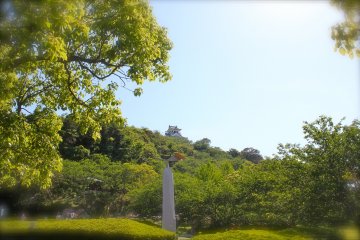 <p>Pictured here is the monument &quot;Light, Wind and Dreams&quot; and Tateyama Castle that sits on top of the 66 meter high park.</p>