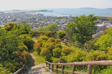<p>There are several, beautiful hiking paths at Shiroyama Park, that will eventually lead you to breathtaking views of the Pacific Ocean.</p>