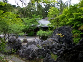 Many beautiful buildings stand in the temple&#39;s extensive grounds
