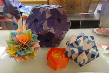 <p>Origami balls</p>