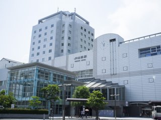 La station JR Yamagata, o&ugrave; les visiteurs peuvent prendre un bus pour la ville de Zao Onsen
