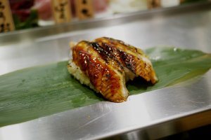 This slightly roasted eel sushi is absolutely outstanding.&nbsp;