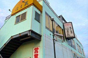 Hamakura is conveniently located next door to the Yokosuka Fish Market off of Maborikaigan&nbsp;Road adjacent to AVE market in Yokosuka.