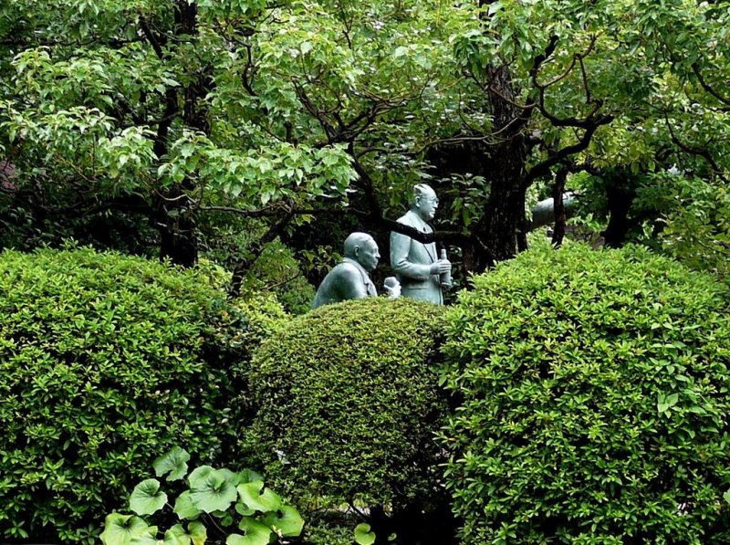 <p>Statues of Yamazaki whiskey Distillery&#39;s founders stand in the well manicured garden</p>