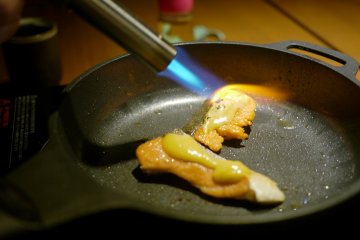<p>We slightly burn the salmon&#39;s miso dressing.&nbsp;</p>