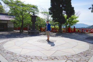 <p>Standing at the center of this stone circle, you might feel strong power!</p>