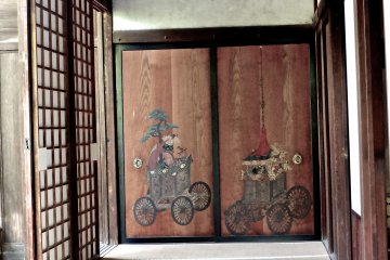 <p>Some more unique images found in the same teahouse</p>