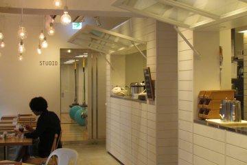 <p>The studio is located right next to the cafe</p>