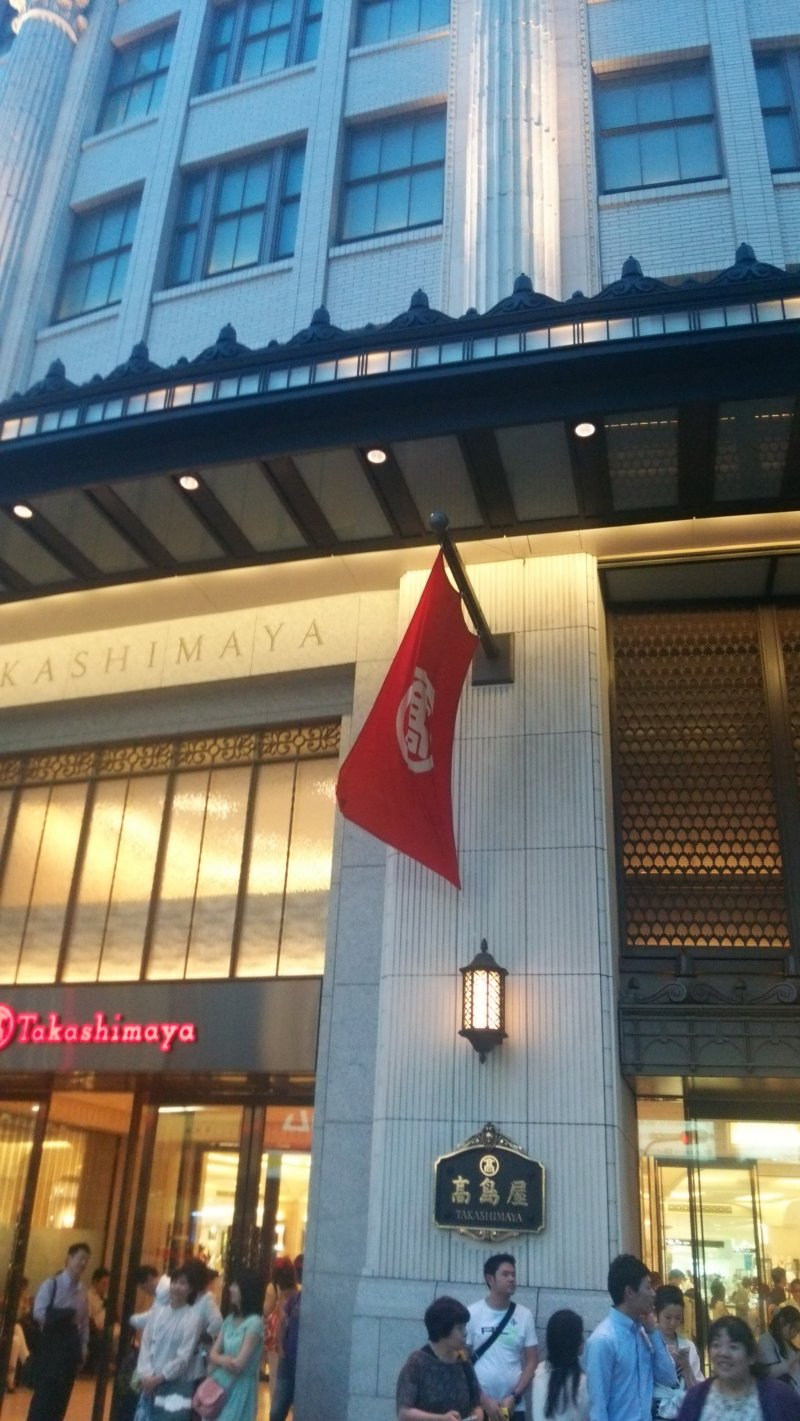 <p>This is the grand entrance of&nbsp; Osaka Takashimaya department store. If you lose your way, go here first. From here you can&nbsp;get do a Google map search and find your bearings</p>