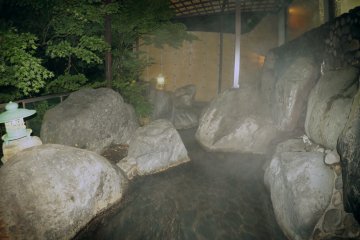 <p>The second outdoor onsen&nbsp;allows more privacy</p>