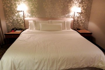 King-size bed in deluxe-double room at 41㎡ is heavenly!