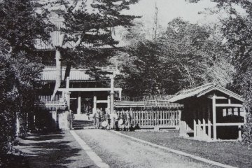 Beato's photo of Tozen-ji at the time of the two incidents.